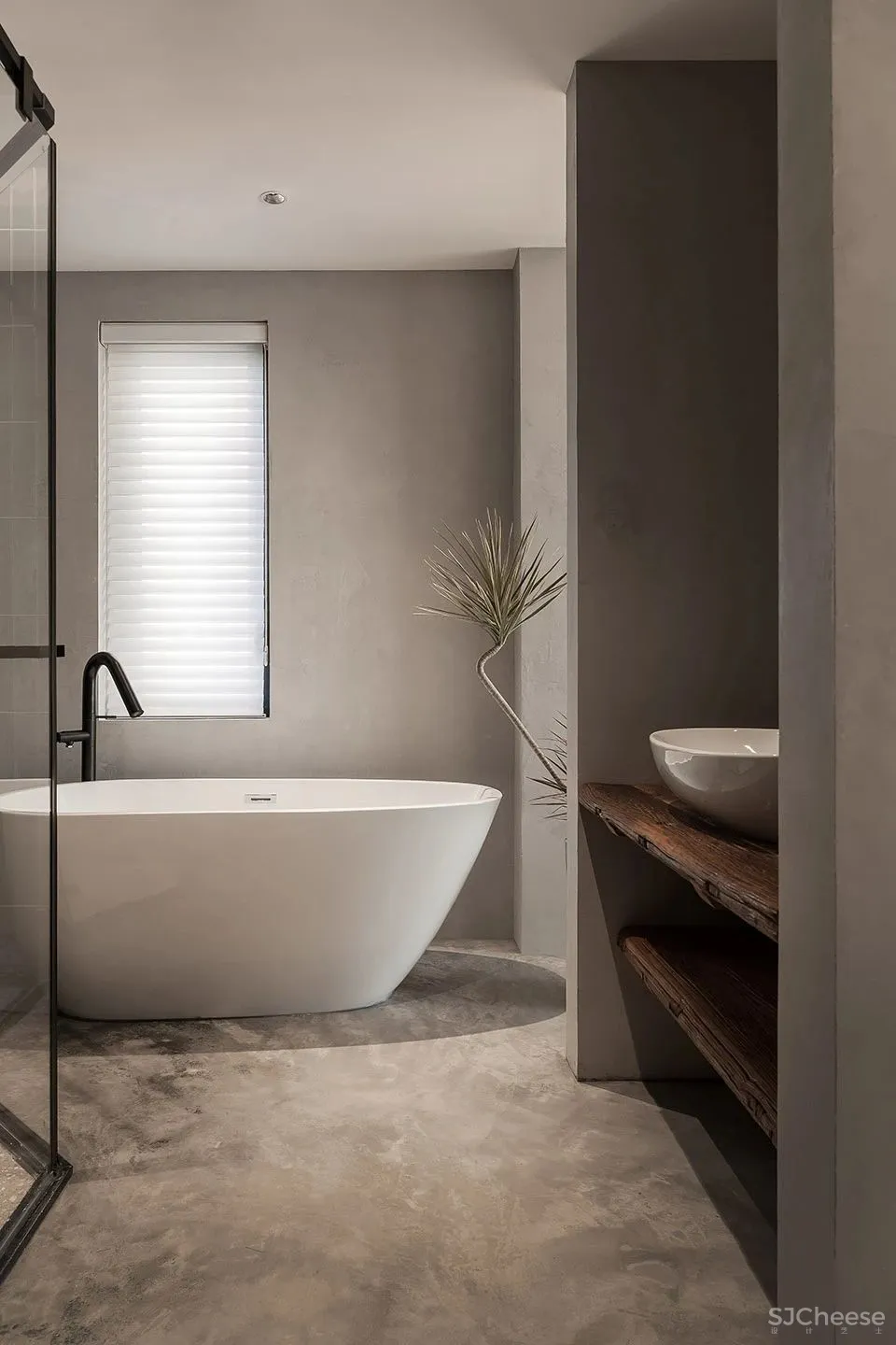 极简白 水泥灰 海边的一处素雅民宿