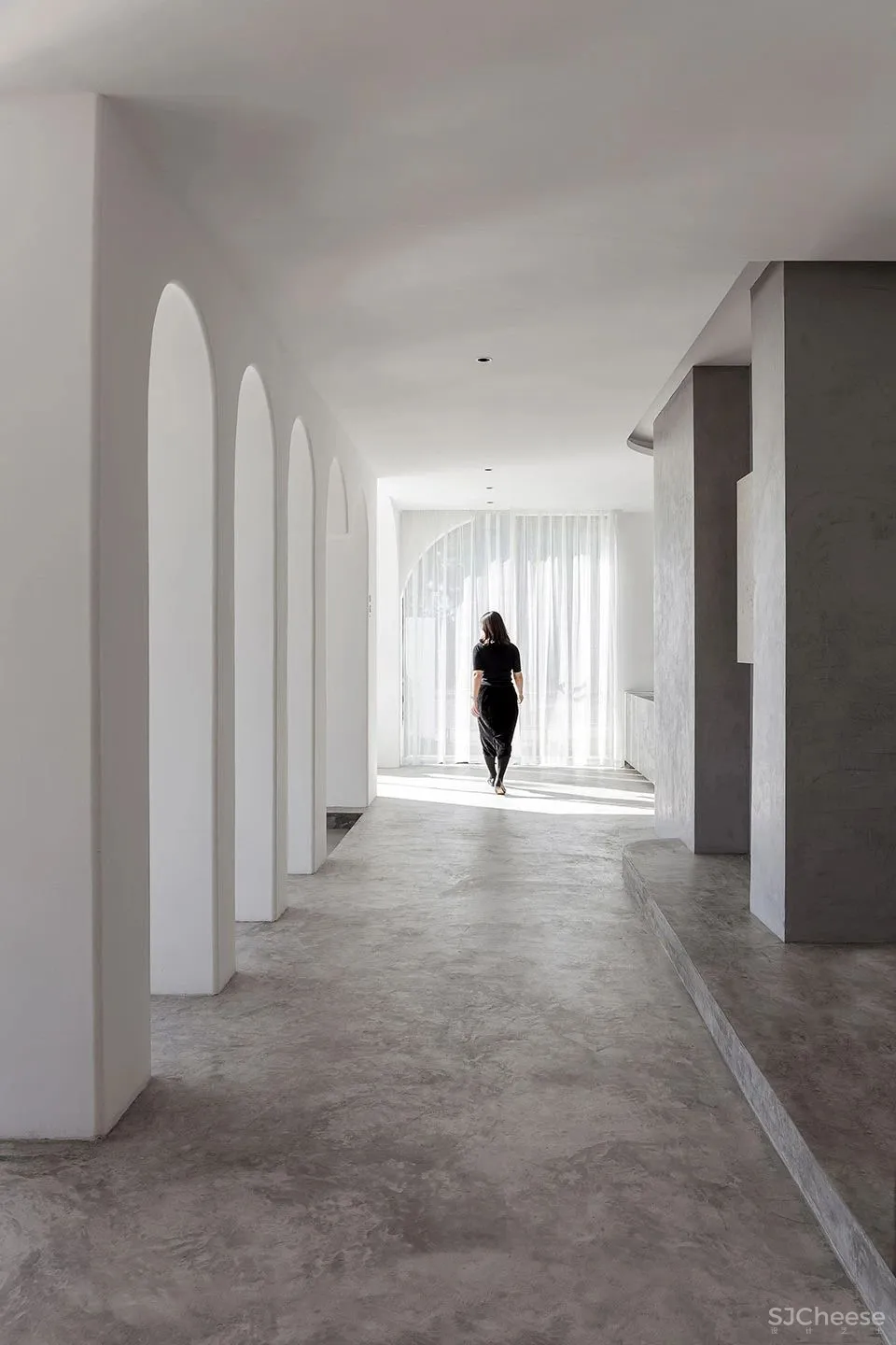 极简白 水泥灰 海边的一处素雅民宿