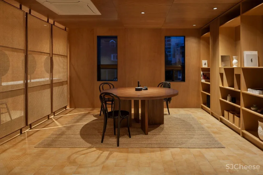 ‘Tanning in the City’ Salon in Seoul by Studio Fragment.