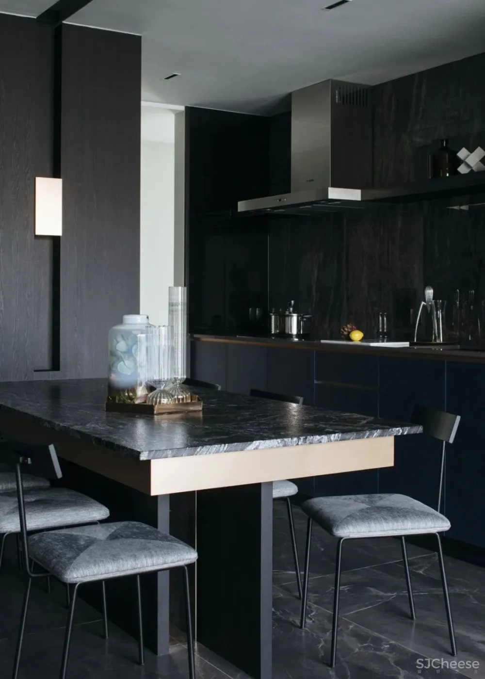 暗色调简约私宅，将时尚融入生活 Studio Periphery