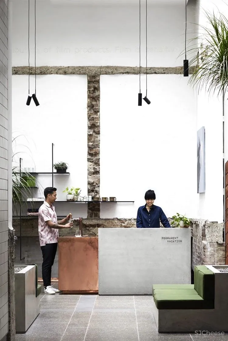 老仓库改酒店,粗糙的样子也很美