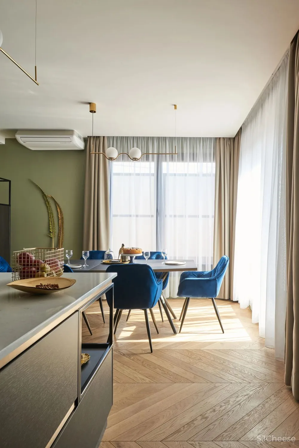 Andrea Szakos 顶层豪宅的色彩软装