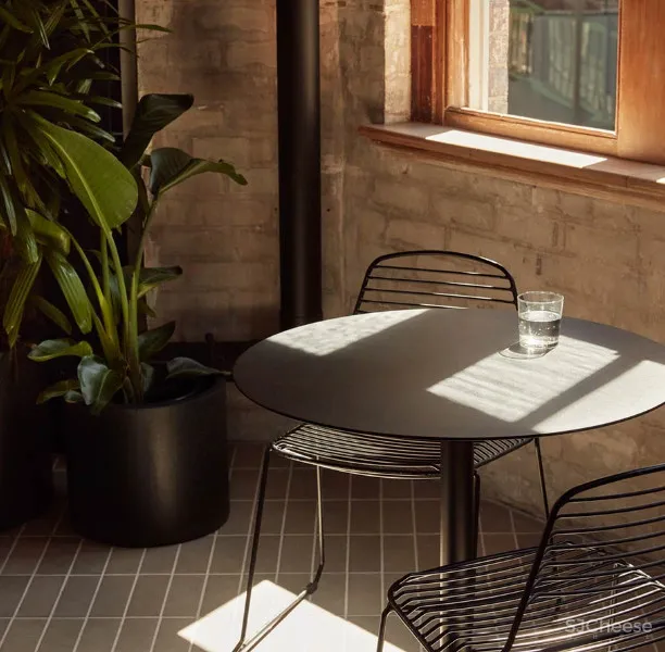 老仓库改酒店,粗糙的样子也很美