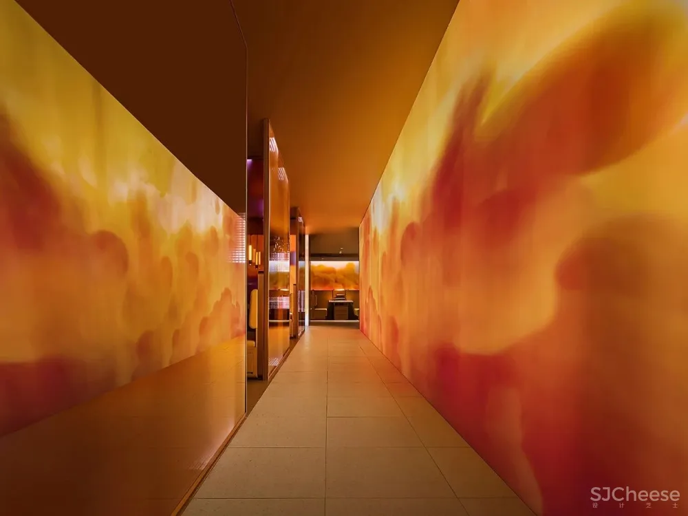 火红而热烈，燃起暖冬活力的幻妙天地！