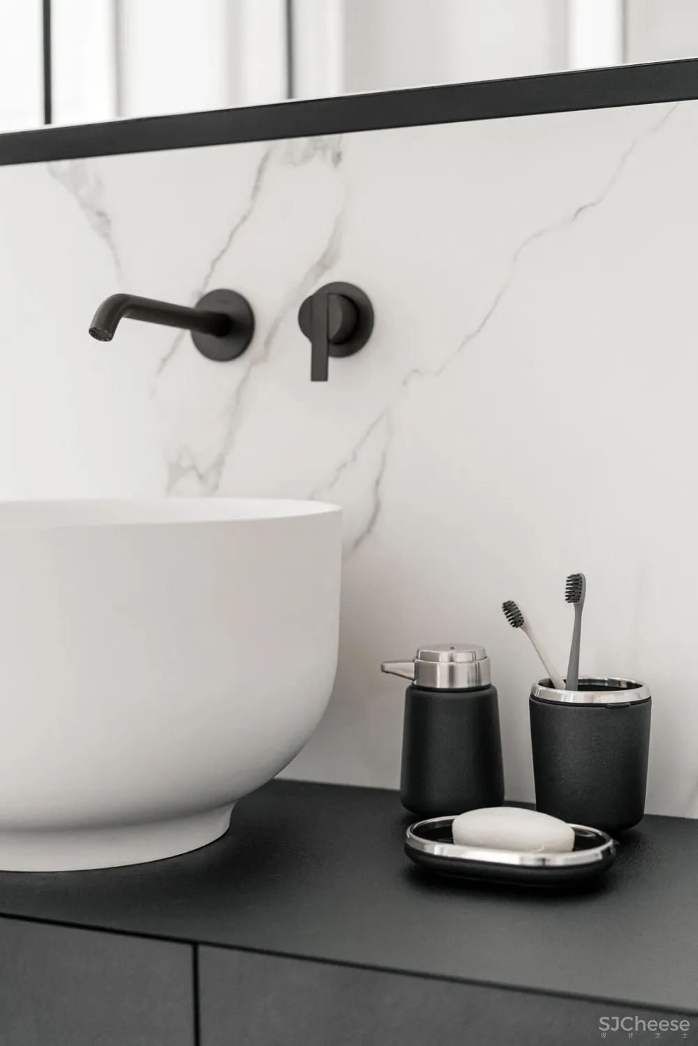 简约风的两室一厅,卧室用木饰面做背景太有范了!