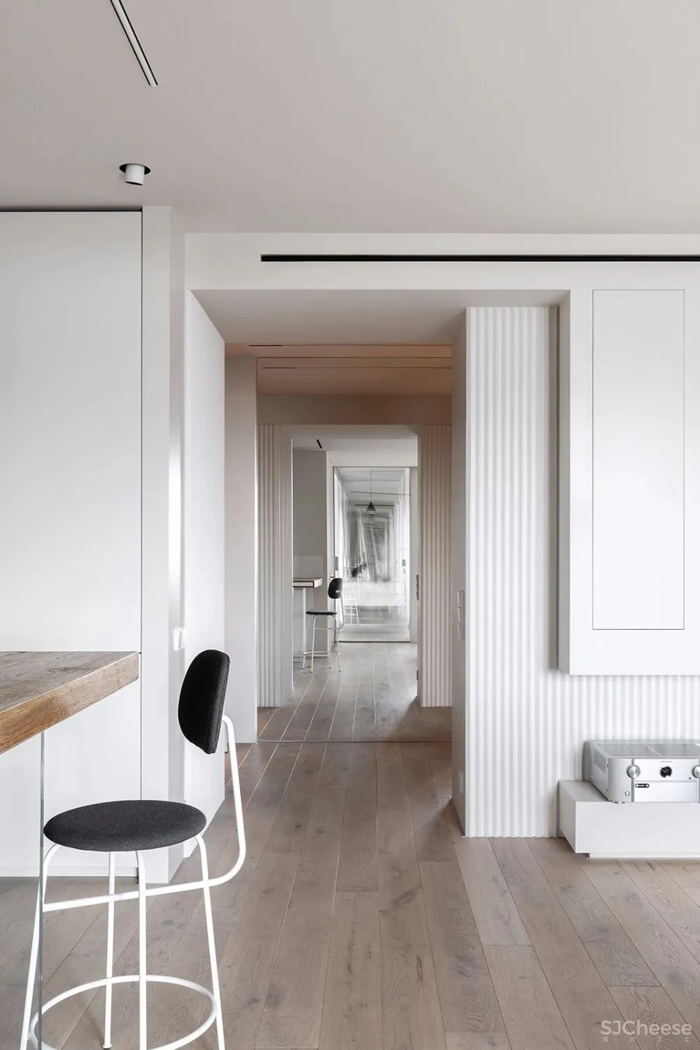 78㎡的单身简约公寓，竟只用2扇门搞定空间布局？