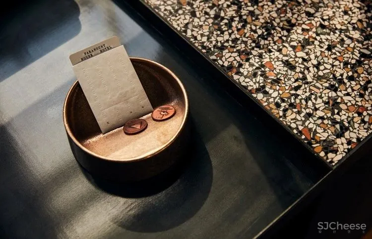 老仓库改酒店,粗糙的样子也很美