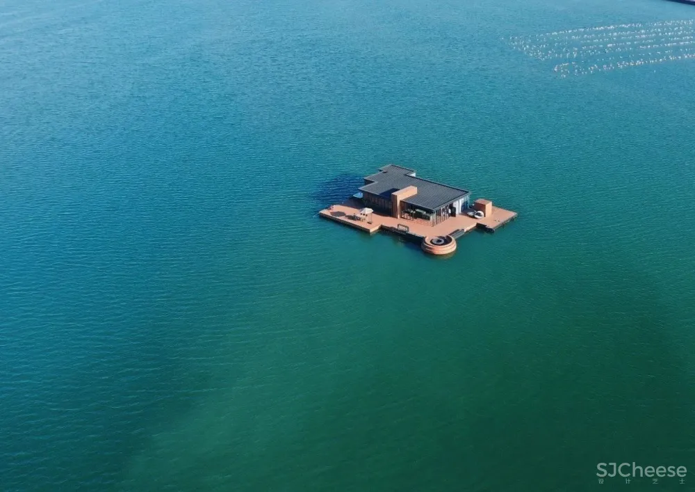 福建小哥租下一片海,造600㎡漂浮大平层:我随时可以与世隔绝