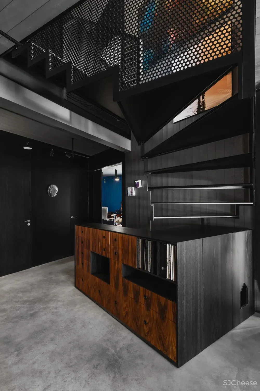 189m²黑色系别墅,藏于林间的避世居所