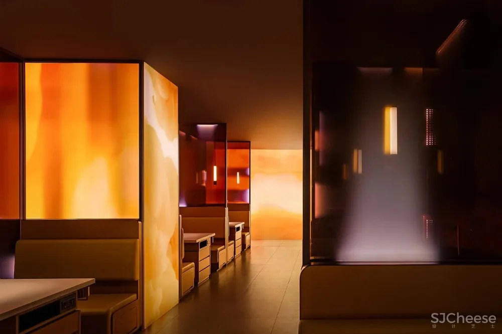 火红而热烈，燃起暖冬活力的幻妙天地！