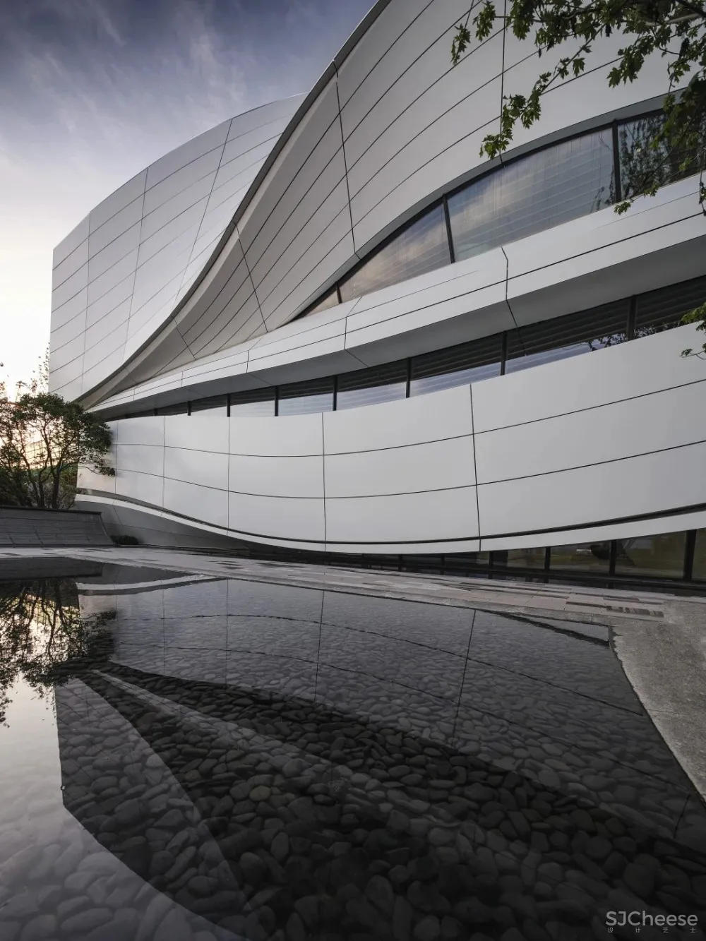 邂逅浪漫海岸，与这座售楼处一起乘风破浪丨斯库图拉