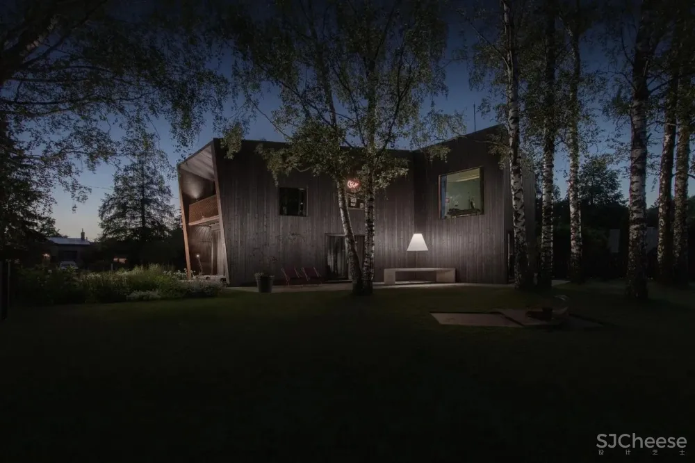 189m²黑色系别墅,藏于林间的避世居所