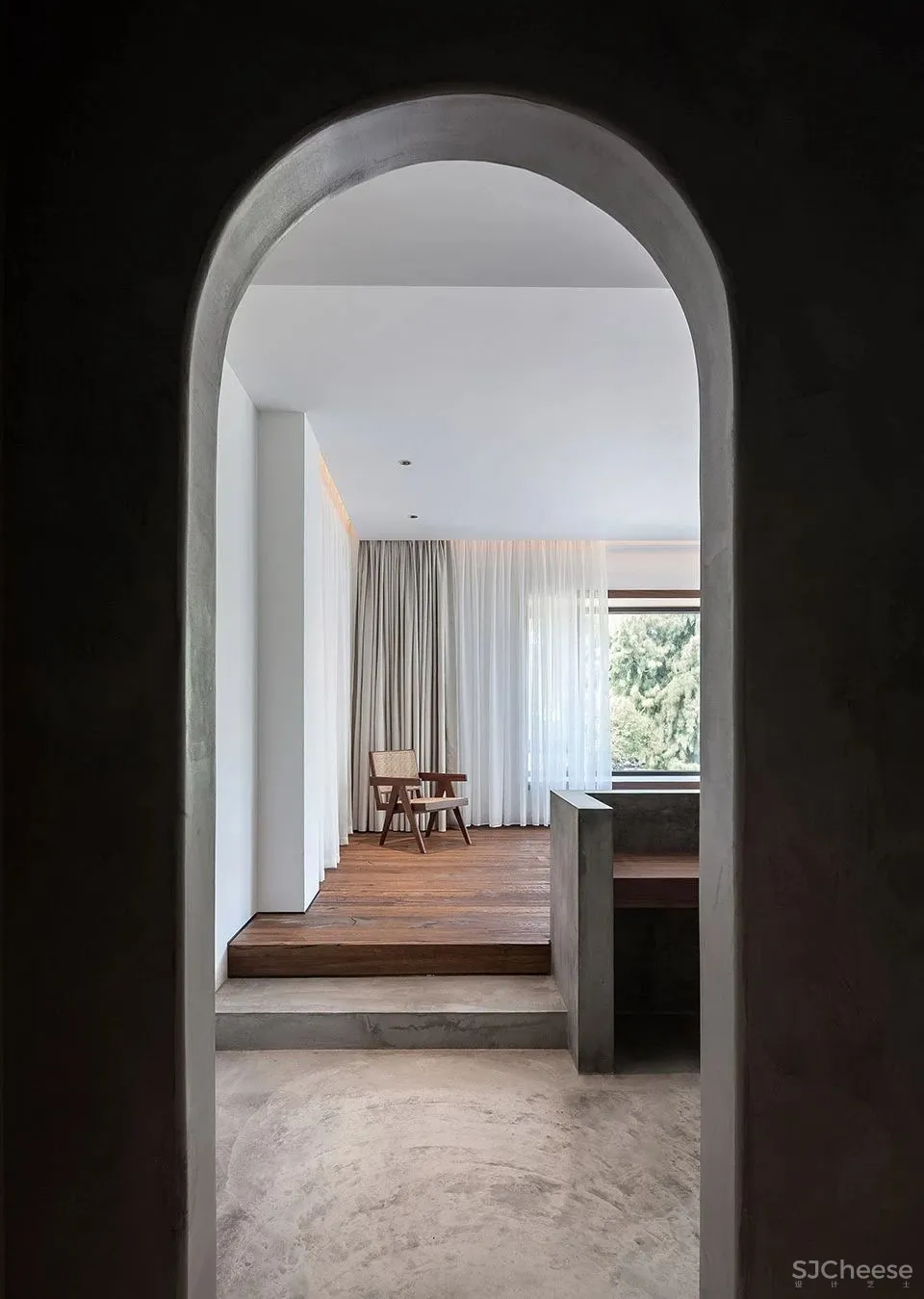 极简白 水泥灰 海边的一处素雅民宿