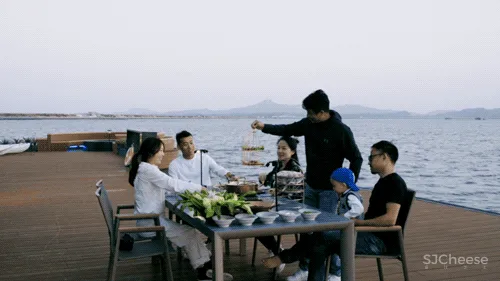 福建小哥租下一片海,造600㎡漂浮大平层:我随时可以与世隔绝