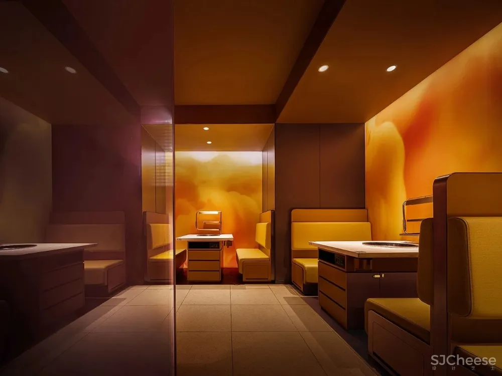 火红而热烈，燃起暖冬活力的幻妙天地！