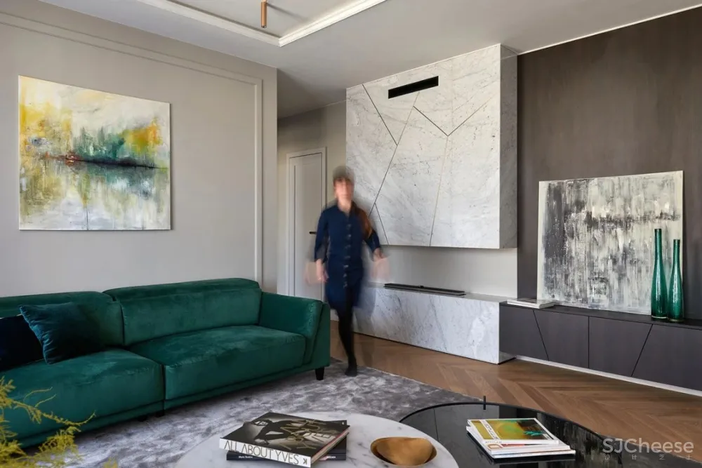 Andrea Szakos 顶层豪宅的色彩软装