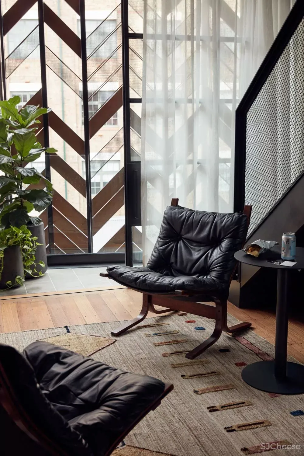 老仓库改酒店,粗糙的样子也很美