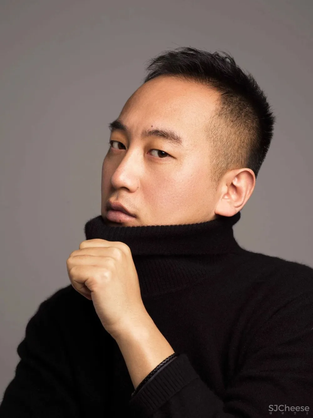 纯净而内敛，大隐于日光的莫兰迪美宅