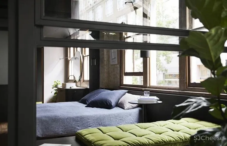 老仓库改酒店,粗糙的样子也很美