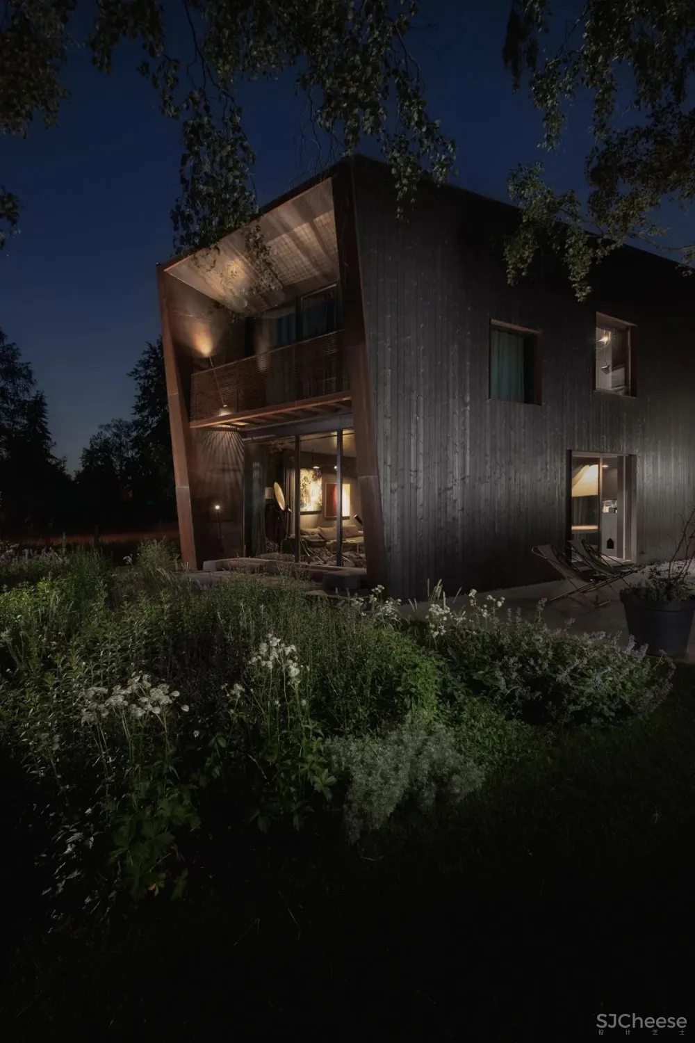 189m²黑色系别墅,藏于林间的避世居所