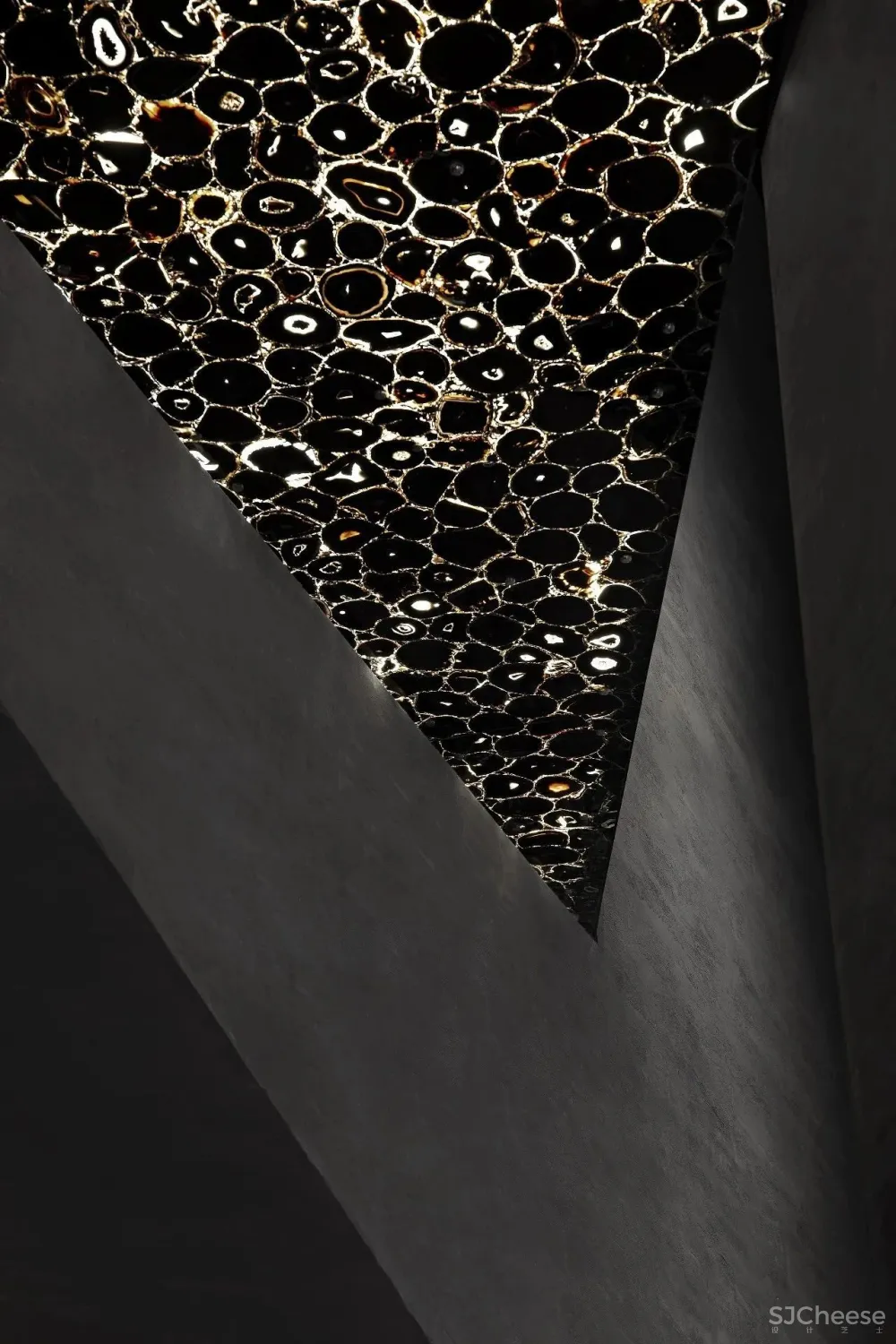 矩阵纵横新作丨一座沒有劇本的石頭城，蘇寧世茂璀璨雲著