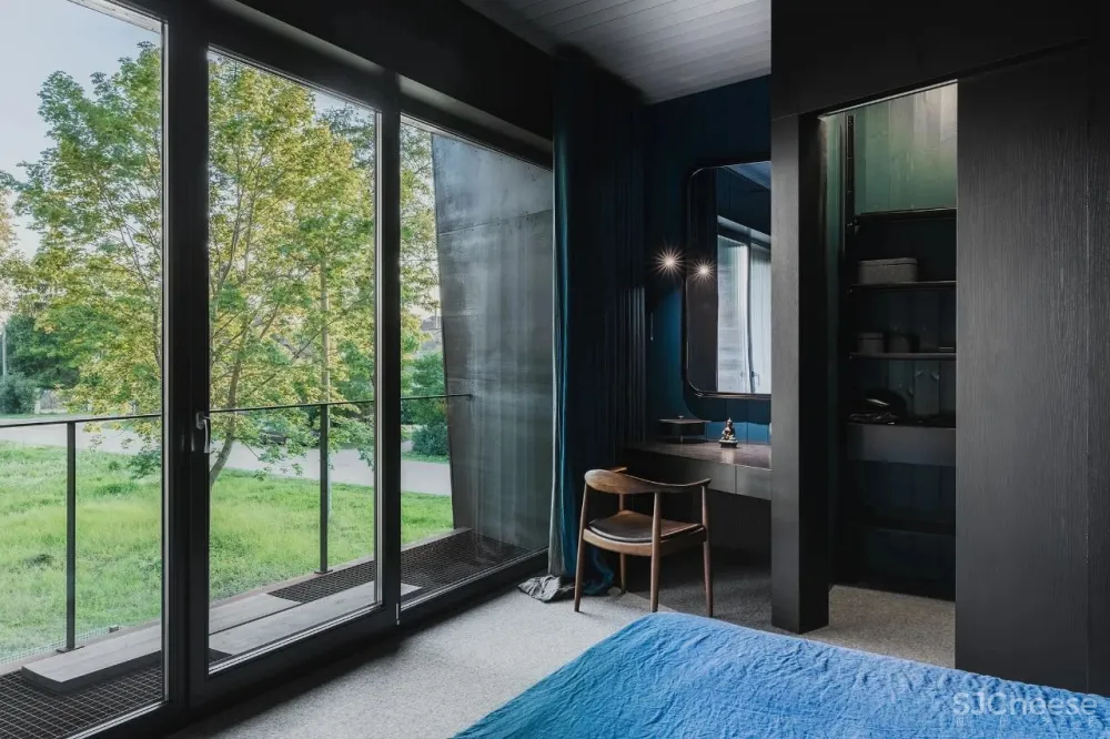 189m²黑色系别墅,藏于林间的避世居所