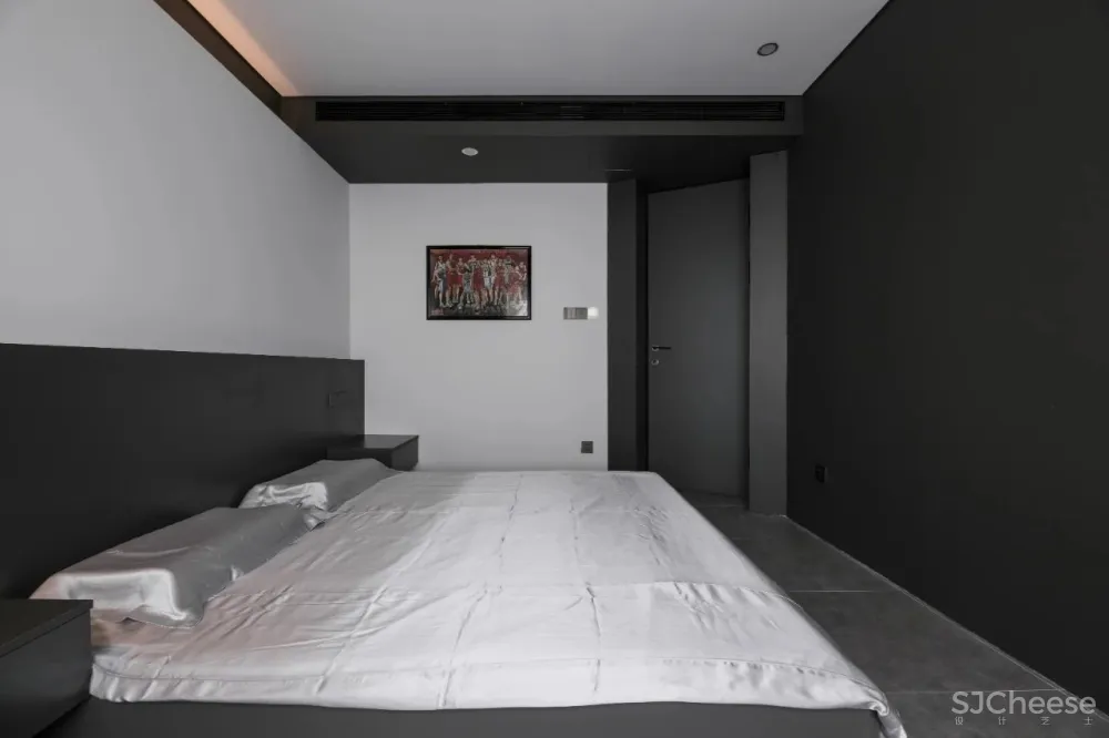 女教师的70㎡独居,感受黑红色调的“明”与“暖”|FF design