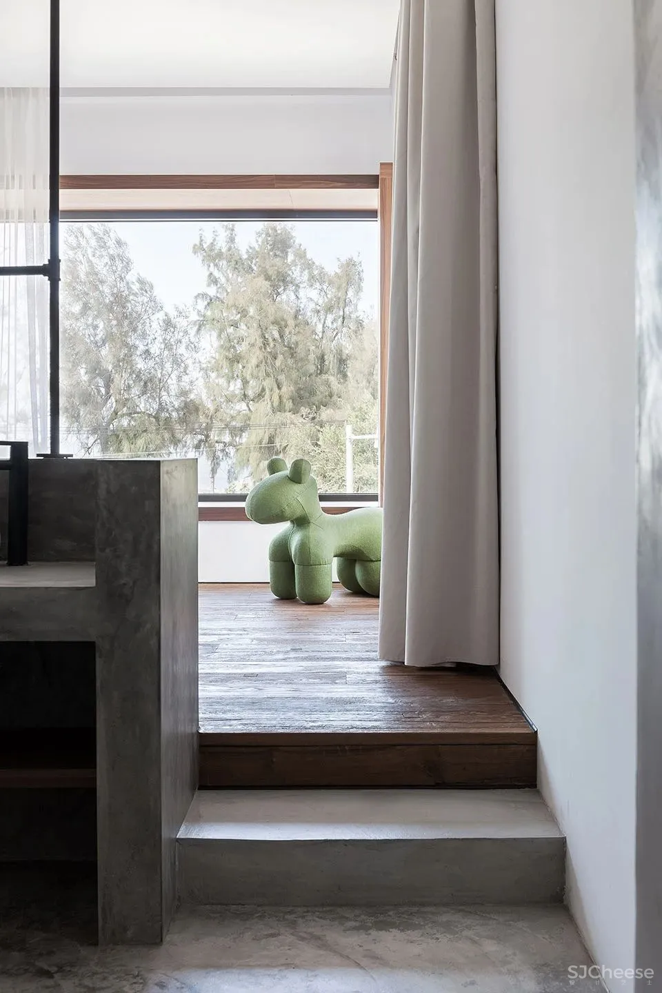 极简白 水泥灰 海边的一处素雅民宿