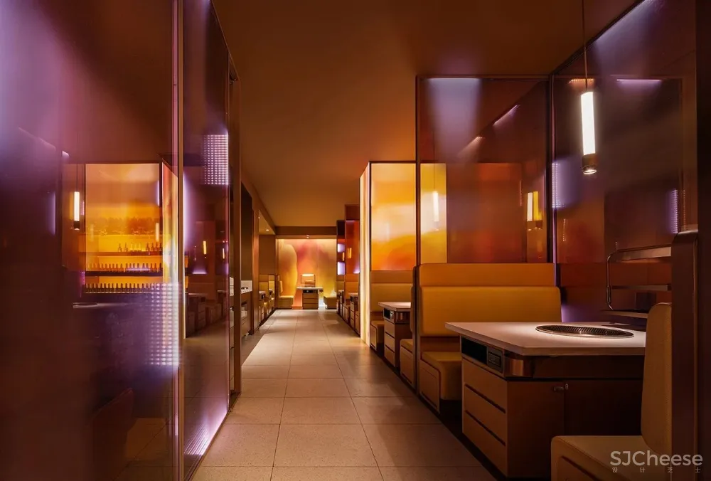 火红而热烈，燃起暖冬活力的幻妙天地！