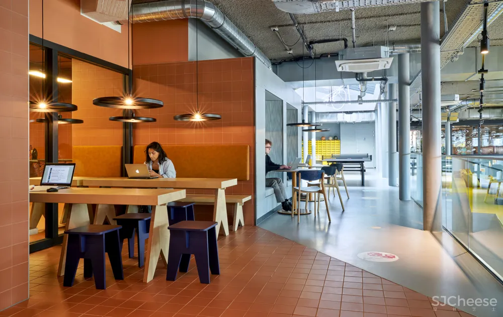 酒店还有共享办公,公区配置也「不讲武德」,网友:联合办公感觉要凉?