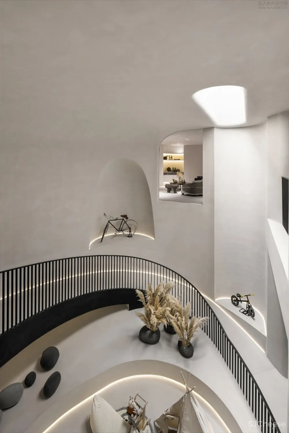 行迹的探索丨唐忠汉新作