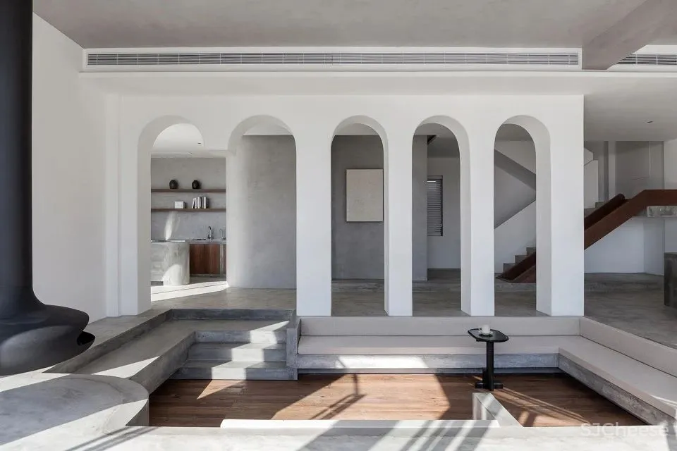 极简白 水泥灰 海边的一处素雅民宿