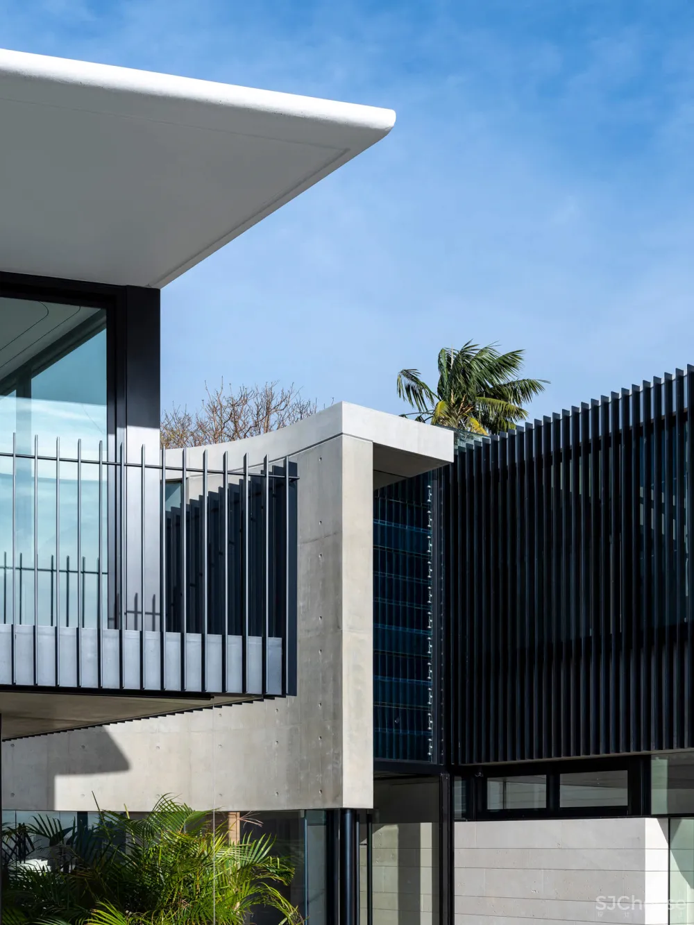 不落俗套的海景别墅,混凝土勾勒雕塑外观,太牛了!