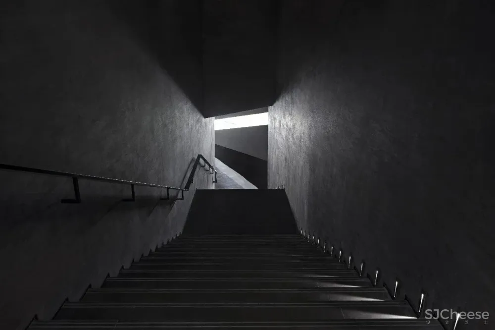 矩阵纵横新作丨一座沒有劇本的石頭城，蘇寧世茂璀璨雲著