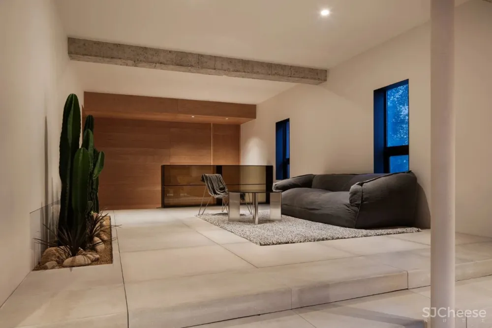 ‘Tanning in the City’ Salon in Seoul by Studio Fragment.