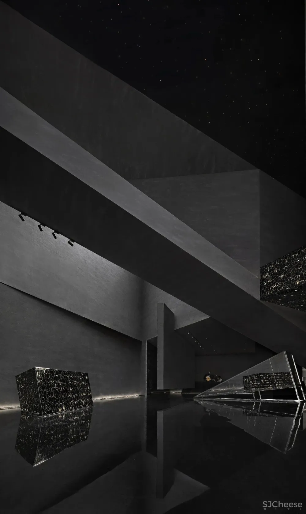 矩阵纵横新作丨一座沒有劇本的石頭城，蘇寧世茂璀璨雲著