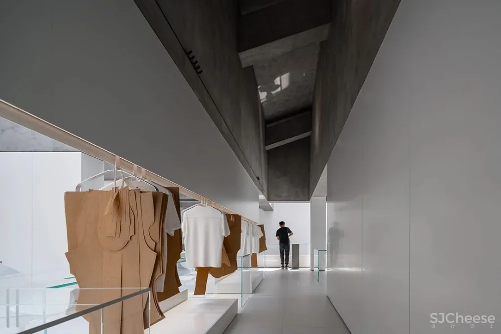 DOMANI 东 仓 白 · ZS Lab