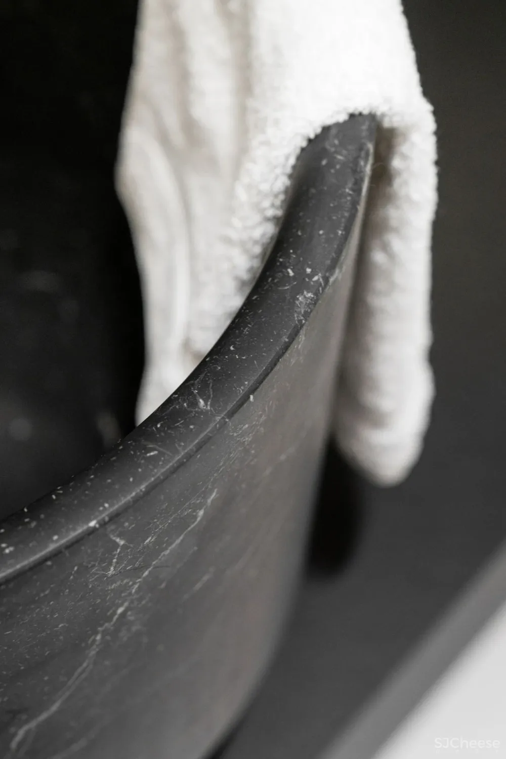 简约风的两室一厅,卧室用木饰面做背景太有范了!