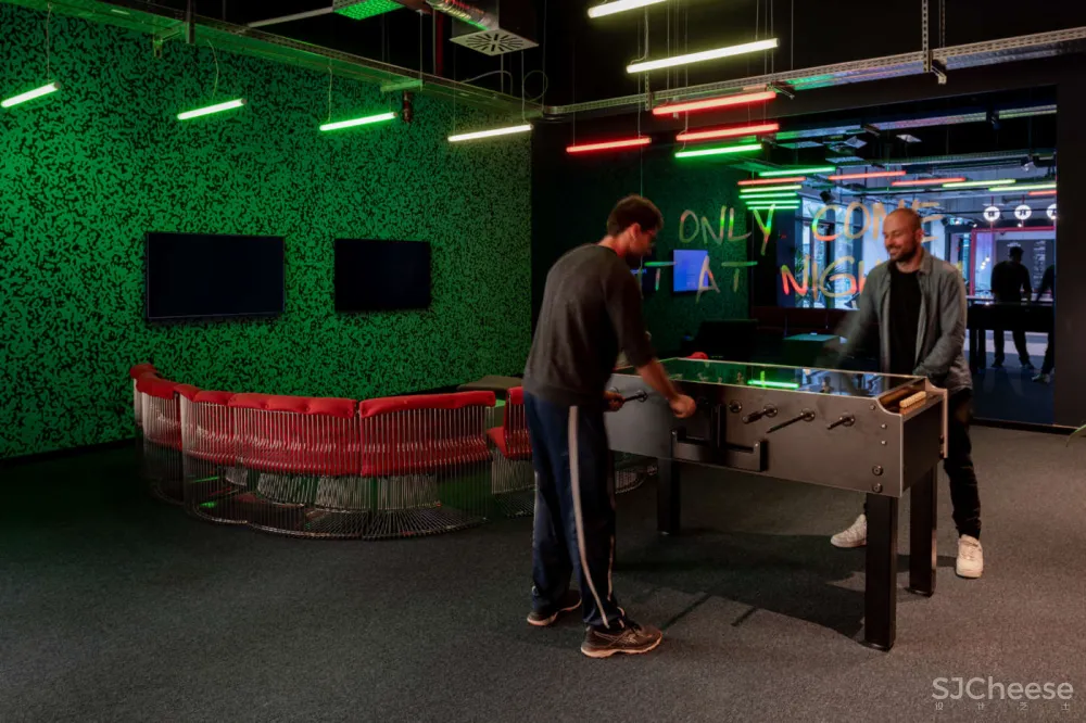 酒店还有共享办公,公区配置也「不讲武德」,网友:联合办公感觉要凉?