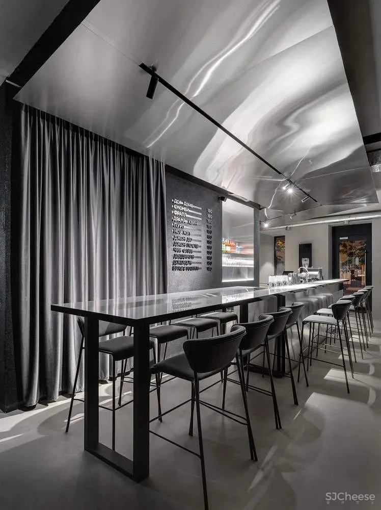 “暗黑风”咖啡厅,不锈钢创造迷离效果