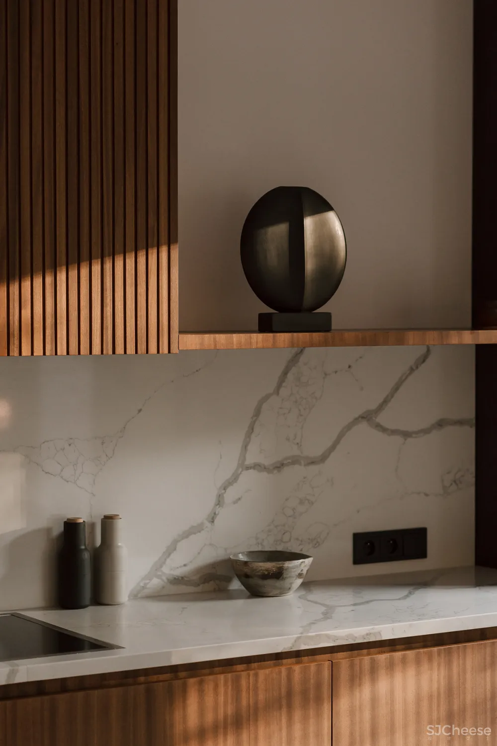 暖色系现代公寓,木饰面这样装个性又精致