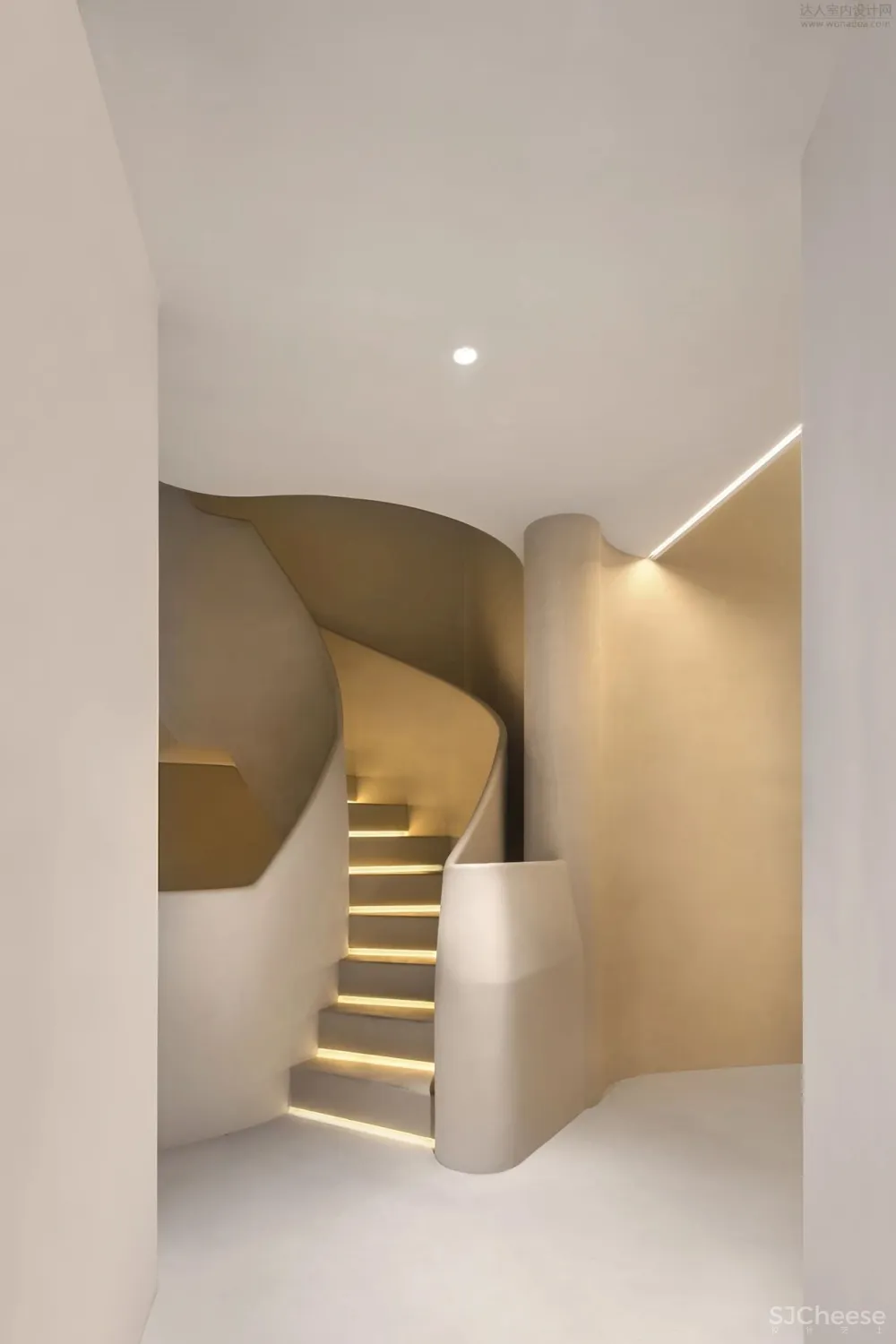 行迹的探索丨唐忠汉新作