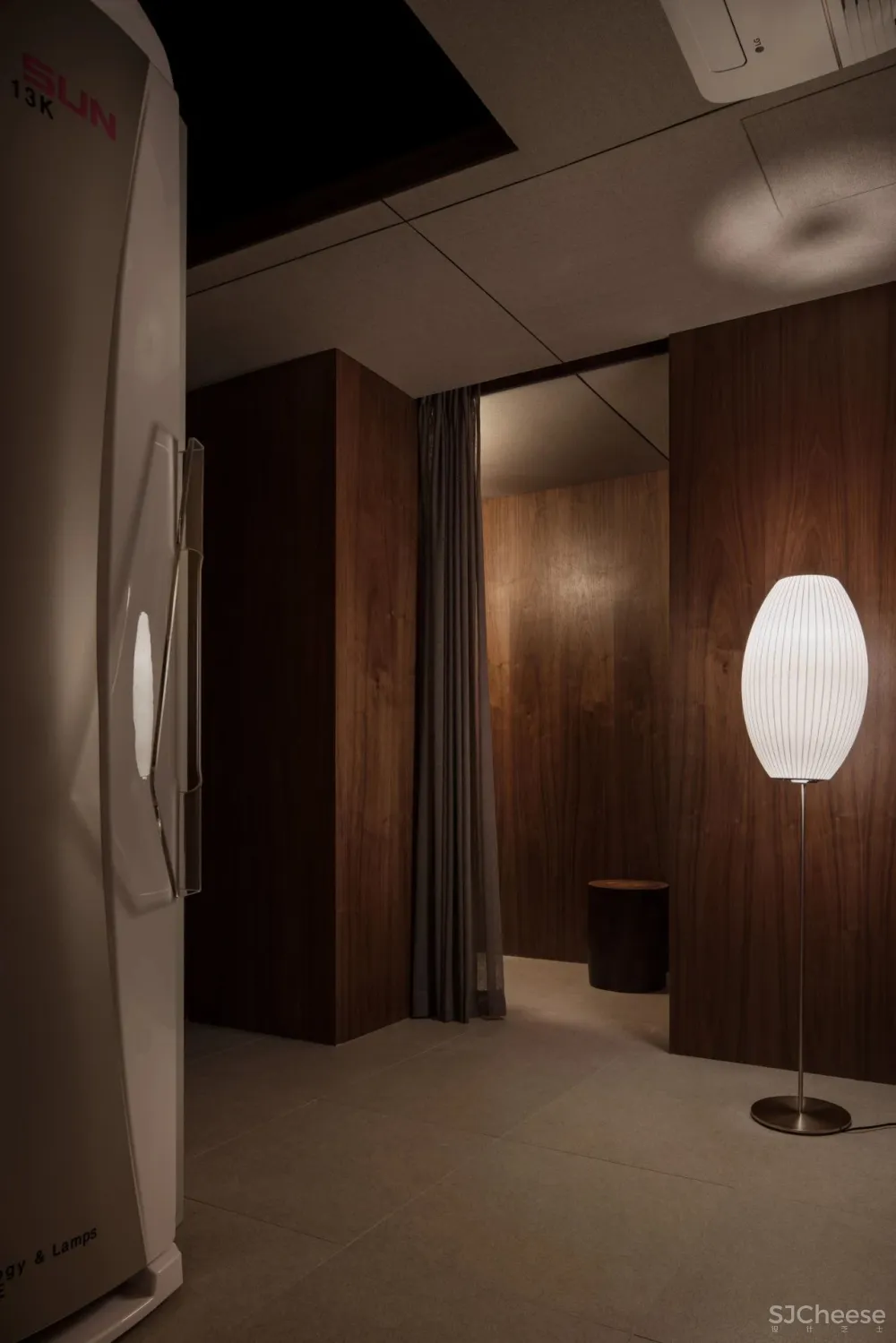 ‘Tanning in the City’ Salon in Seoul by Studio Fragment.