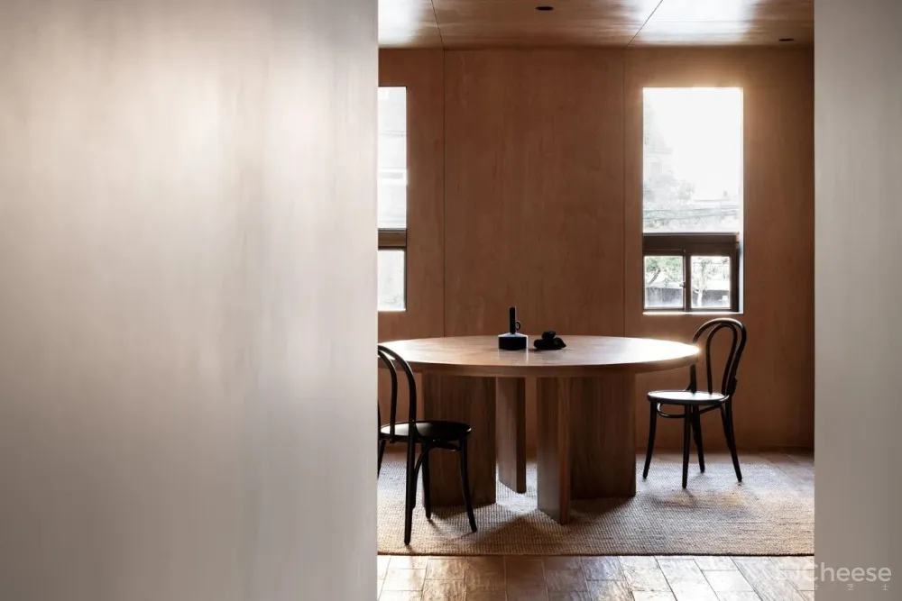 ‘Tanning in the City’ Salon in Seoul by Studio Fragment.