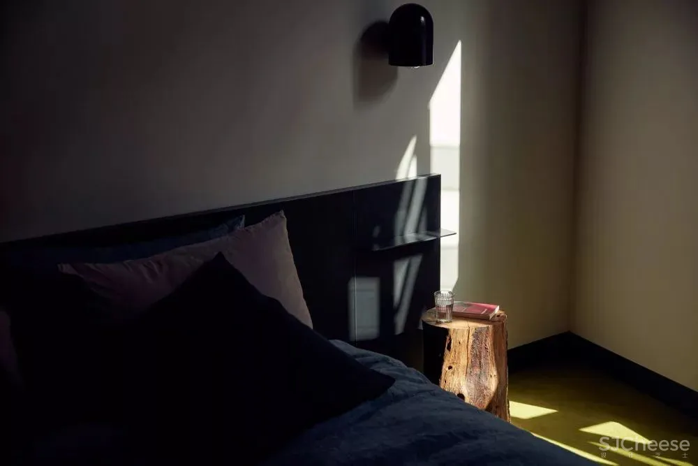 老仓库改酒店,粗糙的样子也很美