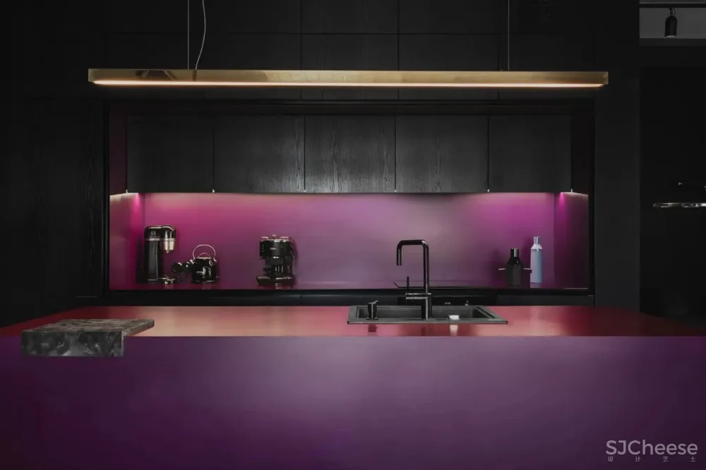 189m²黑色系别墅,藏于林间的避世居所