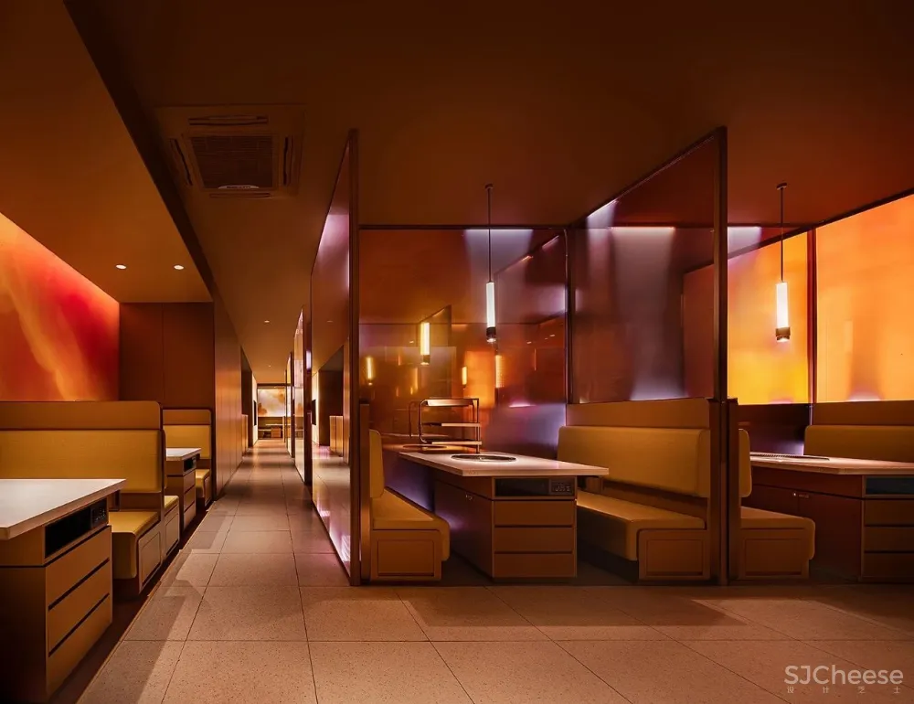 火红而热烈，燃起暖冬活力的幻妙天地！