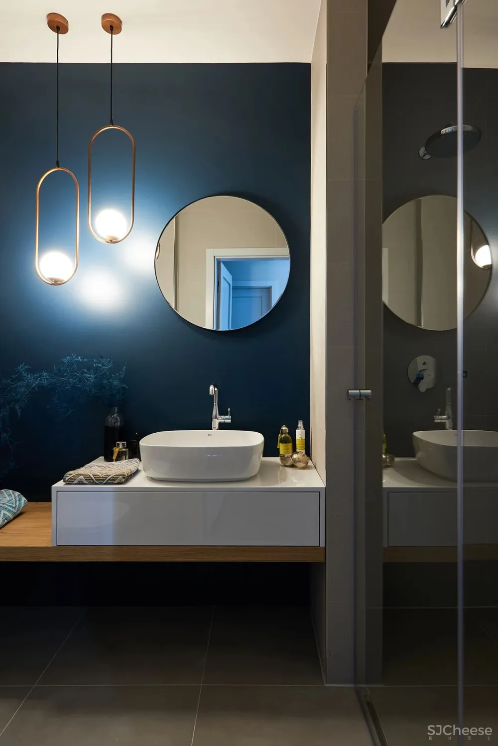 Andrea Szakos 顶层豪宅的色彩软装