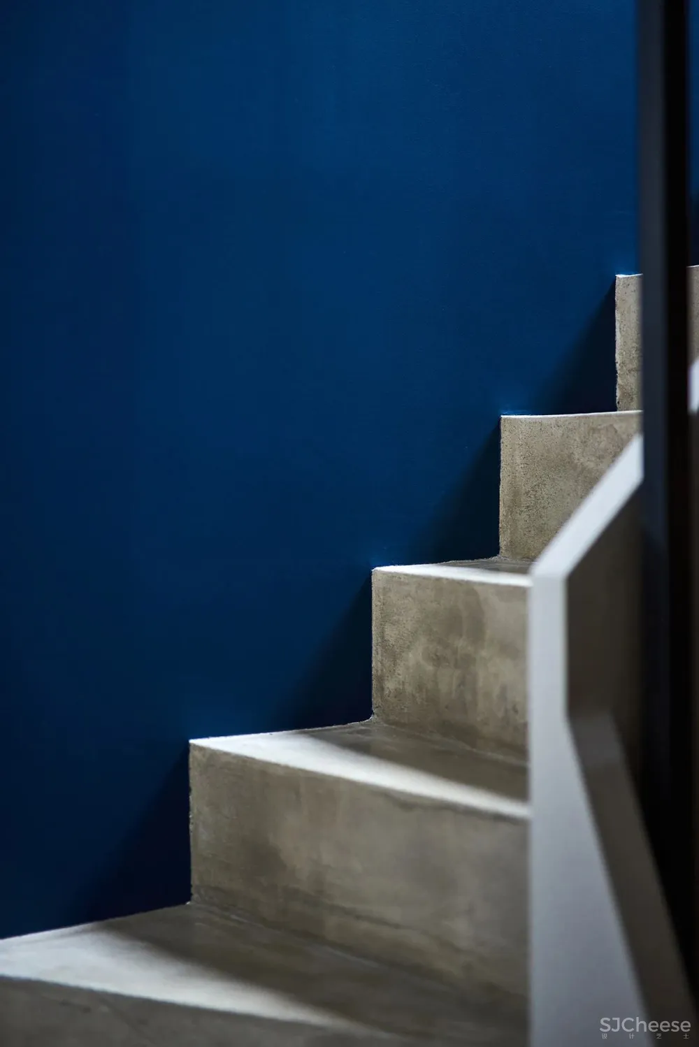 Andrea Szakos 顶层豪宅的色彩软装