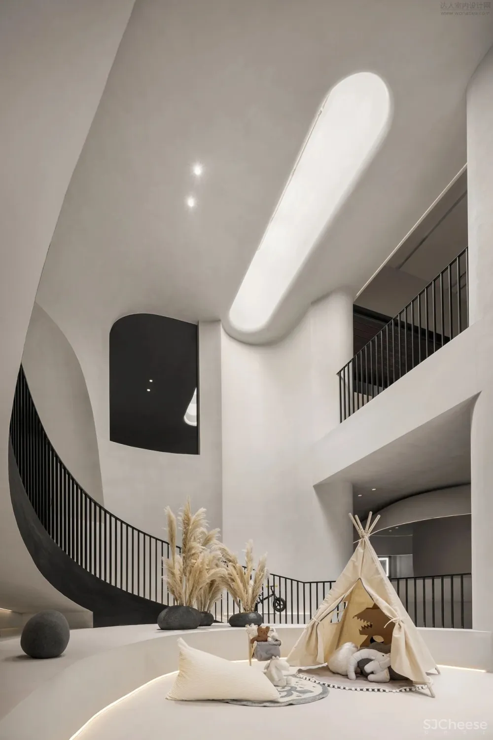 行迹的探索丨唐忠汉新作